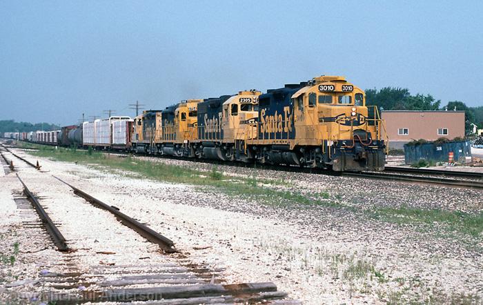 ATSF 3010 at Galesburg.jpg